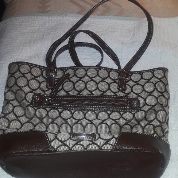 53d96e505632a028000002f7 Handbags - Nine west